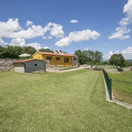 Paola Сasa de vacaciones Kršan