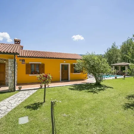 Paola Сasa de vacaciones Kršan